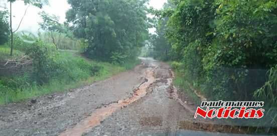 Estrada em estado precário na localidade de Quarainzinho,
Três de Maio - foto 2
