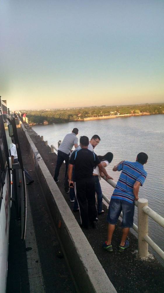 Ônibus cai de Ponte sobre o Rio Jacuí na BR-290 em Eldorado do Sul - foto 2