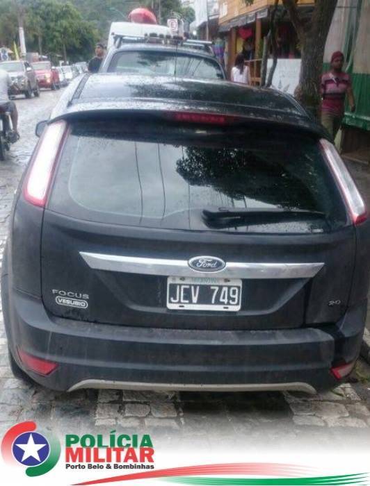 Polícia Militar de Porto Belo e Bombinhas prende estrangeiro com fita isolante na placa do carro - foto 3