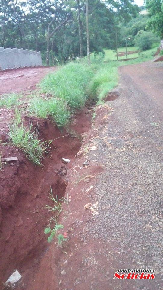 Crateras se abrem em rua de Três de Maio - foto 2