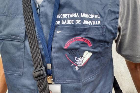 Homens com uniforme do Exército e jaleco branco assaltam casa em Joinville - foto 2