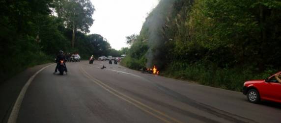 Luis Augusto Zorzi, 28 anos, colidiu frontalmente sua moto CBR/Fireblade 1000 em uma Saveiro. Ele foi socorrido, mas não 

resistiu