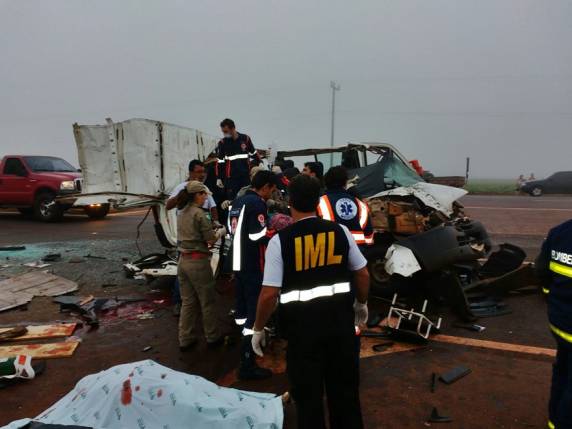 Grave acidente deixa cinco mortos e quatro feridos na PR-317 - foto 2