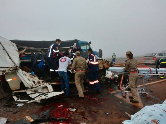 Grave acidente deixa cinco mortos e quatro feridos na PR-317 - foto 3