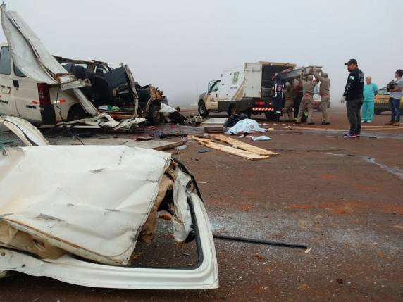 Grave acidente deixa cinco mortos e quatro feridos na PR-317 - foto 7