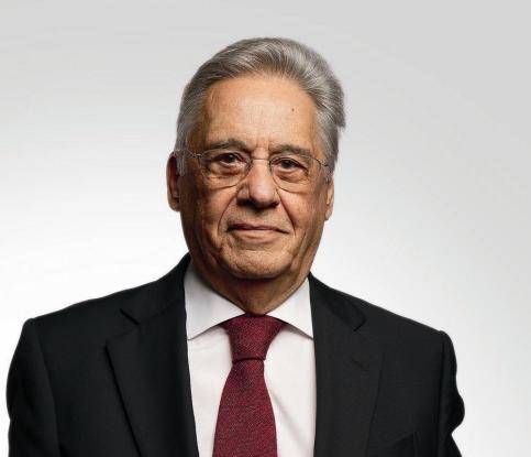 Ex-presidente 

é suspeito de usar ilegalmente empresa no exterior para pagar pensão a jornalista