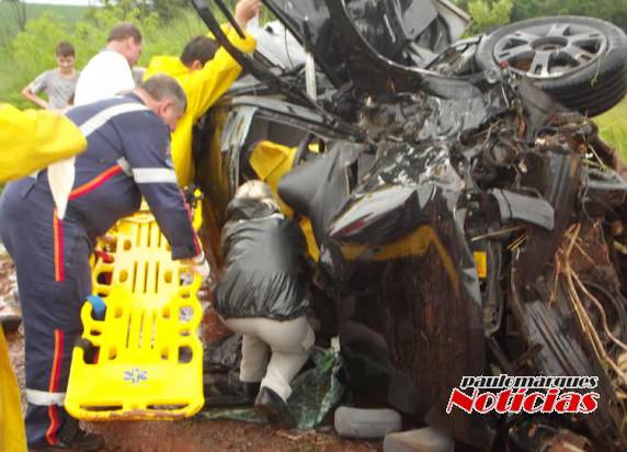 Grave acidente deixa três jovens feridos na BR 472 em Três de
Maio; VEJA VÍDEO - foto 2