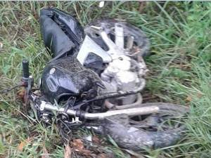 Jovem de 21 anos dirigia em alta velocidade às 7h quando se acidentou