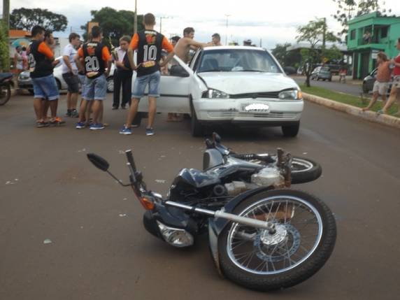 Uma pessoa foi levada ferida ao hospital