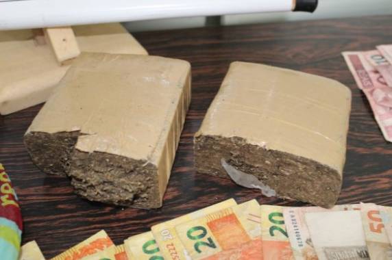 Polícia Civil prende seis homens e apreende adolescente por Tráfico de Drogas em Santiago - foto 4