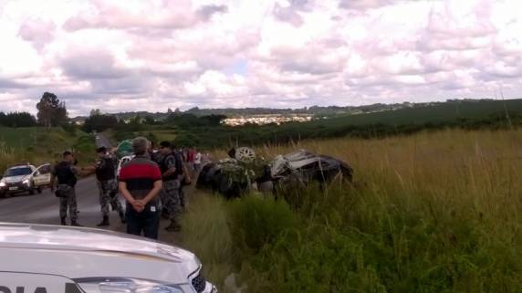 Dois assaltantes se acidentam e morrem presos às ferragens
em Passo Fundo - foto 2