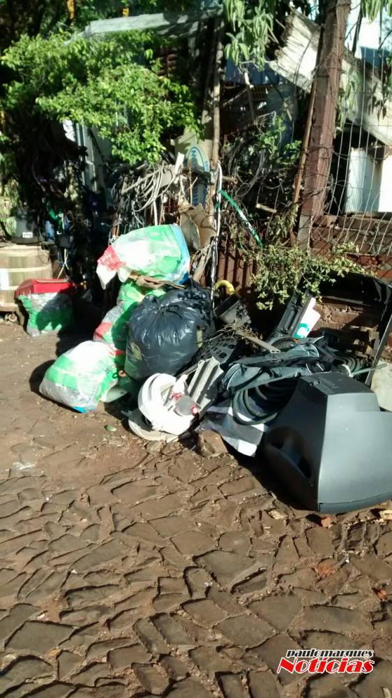 Moradores de Ijuí denunciam morador com excesso de lixo em bairro da cidade - foto 2