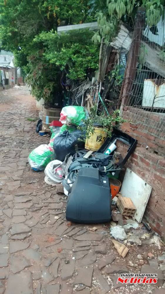 Moradores de Ijuí denunciam morador com excesso de lixo em bairro da cidade - foto 3