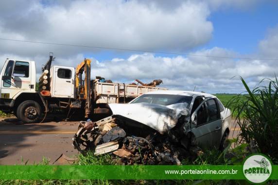 Após a colisão o Grand Siena ficou com a frente destruída