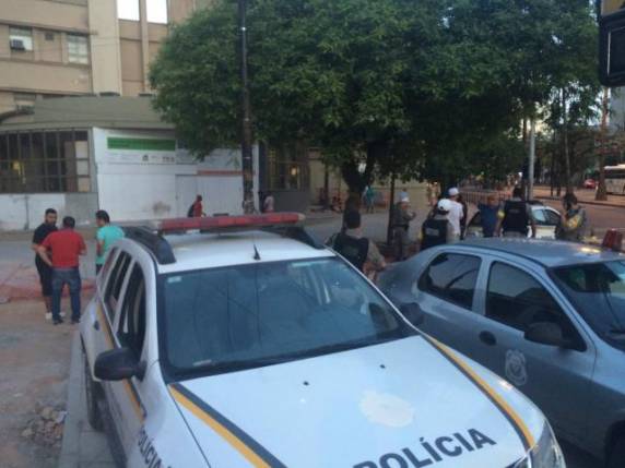 Tiroteio na Cidade Baixa deixa
ao menos seis pessoas baleadas - foto 2