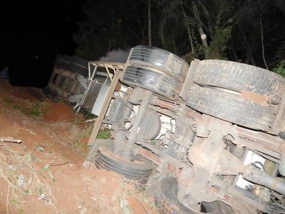 Acidente entre caminhão e automóvel na BR 285 em Panambi - foto 3