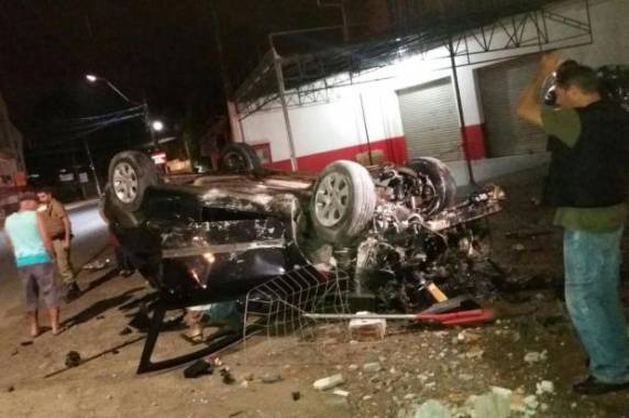 Motorista saiu ileso e foi levado para a Central de Polícia com sinais de embriaguez