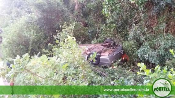 Carro capota na rodovia Tenente Portela - Três Passos e deixa três feridos - foto 2