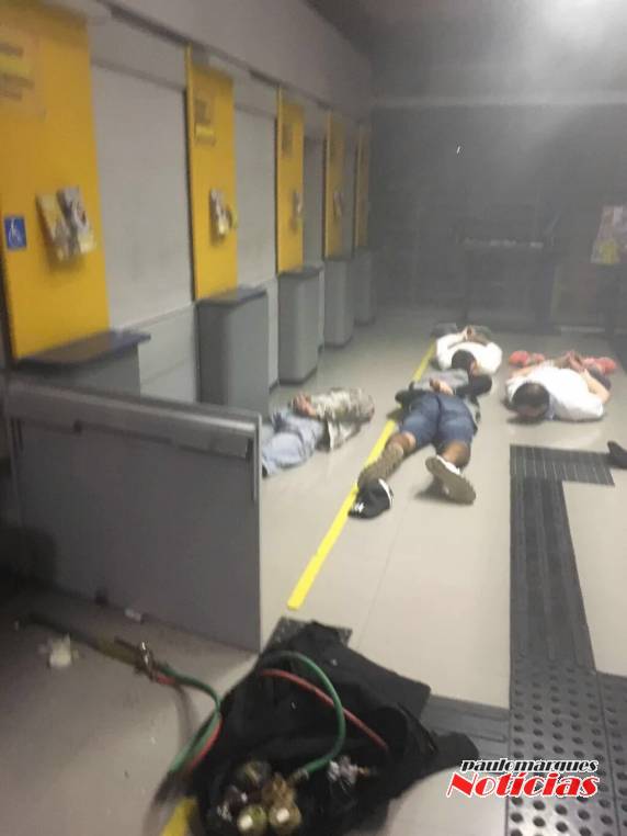 Polícia 

impede ataque a banco na Carlos Gomes e prende quadrilha em Porto Alegre - foto 2