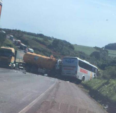 Colisão entre ônibus da Reunidas e caminhão em Campos Novos com 4 mortes - foto 3