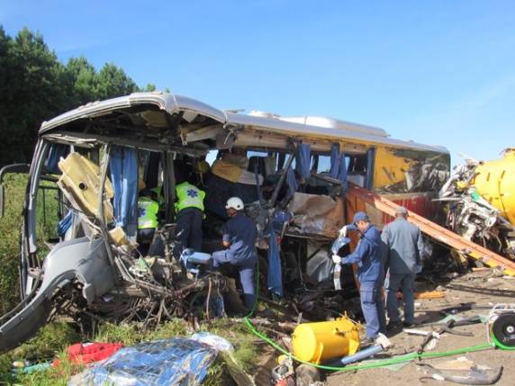 Colisão entre ônibus da Reunidas e caminhão em Campos Novos com 4 mortes - foto 7