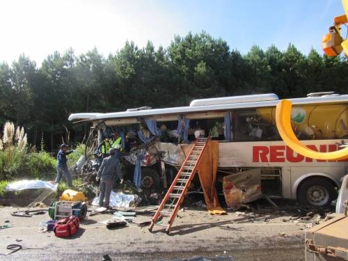 Colisão entre ônibus da Reunidas e caminhão em Campos Novos com 4 mortes - foto 6
