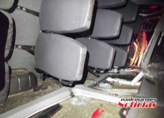 VÍDEO: Veículo da sec. da Saúde de Três de Maio com 15 pessoas tomba na ERS
210 em São Martinho - foto 2