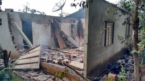 Duas
casas são destruídas por incêndio na cidade de Miraguaí - foto 2