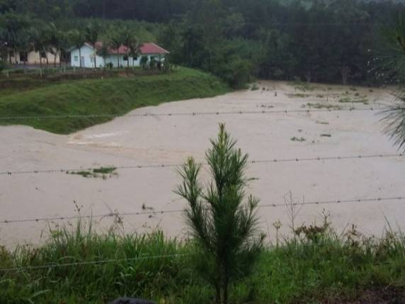 Chuva causa estragos e alagamentos em regiões de Santa Catarina - foto 4