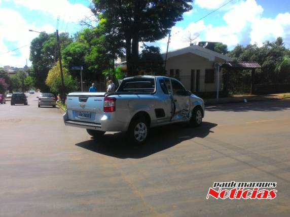 Veículos
colidem no centro de Ijuí - foto 3