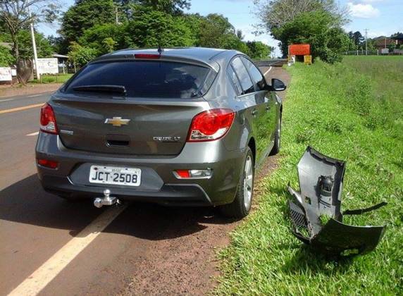 Motocicleta e automóvel se envolveram em acidente no trevo de Roque Gozales - foto 3
