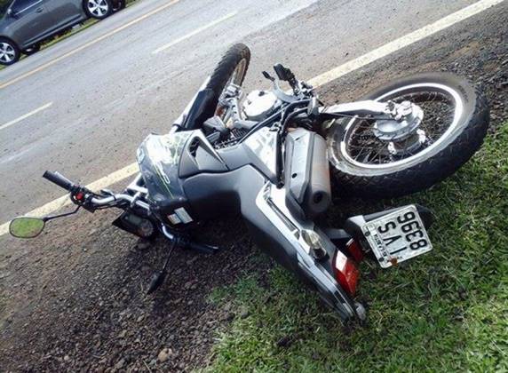 Motocicleta e automóvel se envolveram em acidente no trevo de Roque Gozales - foto 4