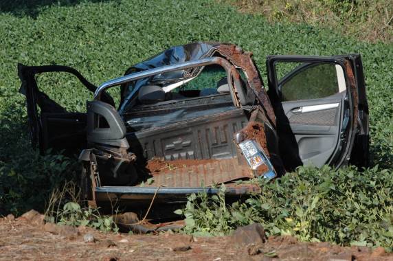 Carro sai da pista, capota e bate em árvore e jovem morre na ERS 477 - foto 3