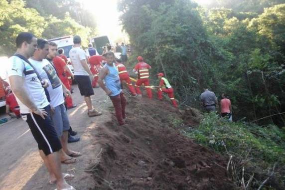 Ônibus tomba em Riozinho e deixa pelo menos um morto e mais de 20 feridos - foto 2