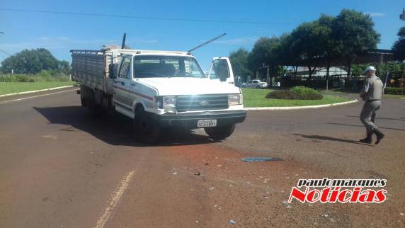 Acidente envolve caminhonete e automóvel no trevo da 

Pica Pau em Três de Maio - foto 2