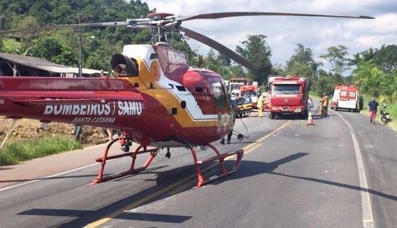 Acidente na BR-470
resulta em morte em Indaial-SC - foto 2