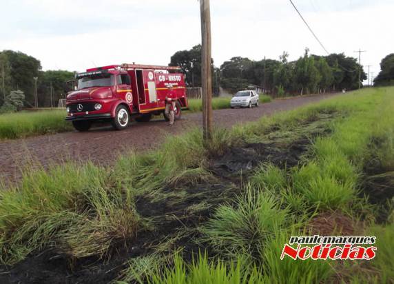 Bombeiros combatem incêndios provocados por atos de vandalismo em Três de Maio - foto 2