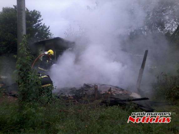 Casa é consumida pelo fogo em Ijuí; VEJA VÍDEO - foto 3