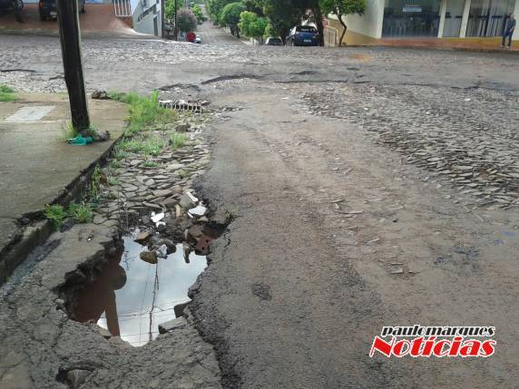 Buraco na rua Tereza 

Verzeri oferece perigo