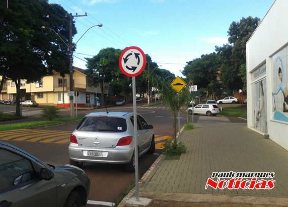 VÍDEO: Confusão no trânsito na Av. Senador Alberto Pasqualini em Três
de Maio - foto 2