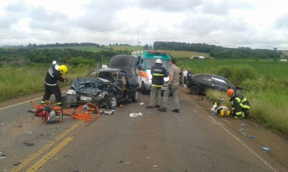 Acidente deixa uma vítima fatal e quatro feridos em Passo Fundo - foto 2