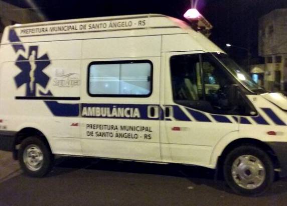 Colisão no centro de
Santo Ângelo envolve ambulância do município e Táxi - foto 2