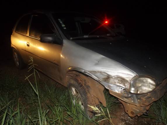 Carro andava na contra-mão e com os faróis apagados