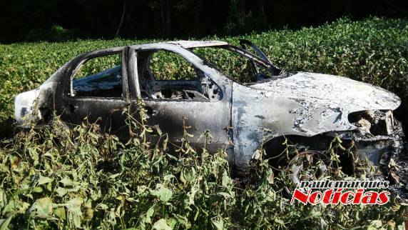 Polícia localiza veículo incendiado no interior de Independência - foto 3