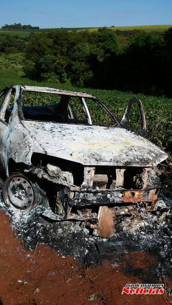 Polícia localiza veículo incendiado no interior de Independência - foto 2