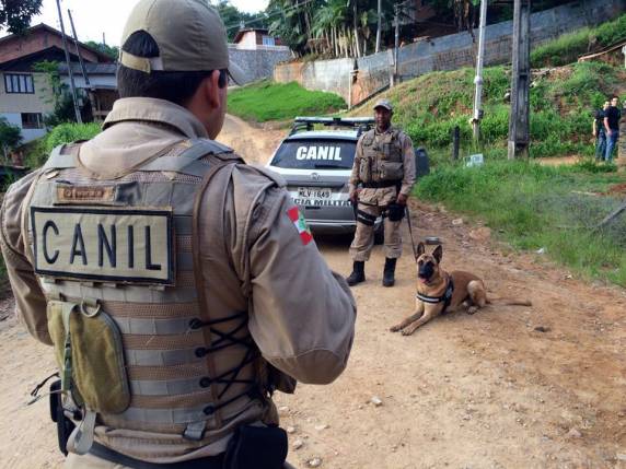 Polícias Civil e Militar cumprem mandados de busca e apreensão na região Norte de Blumenau - foto 7