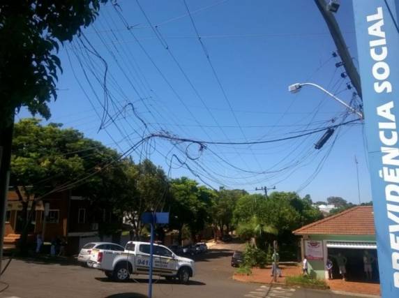 Danos de grande monta nas redes elétrica e telefônica