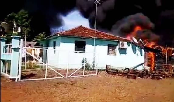 Incêndio de grandes proporções em Santo Antônio das Missões - foto 4