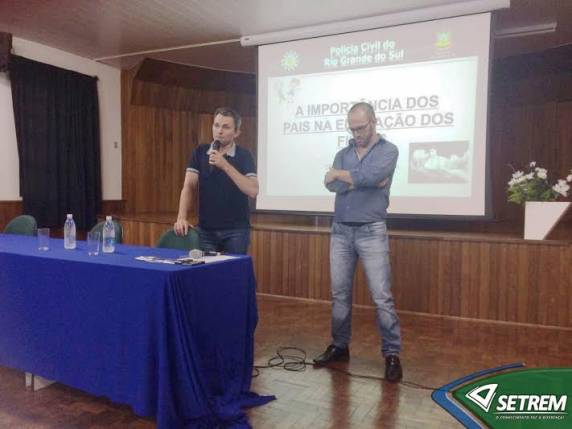 Delegados da Polícia Civil fazem alerta aos pais na SETREM - foto 3