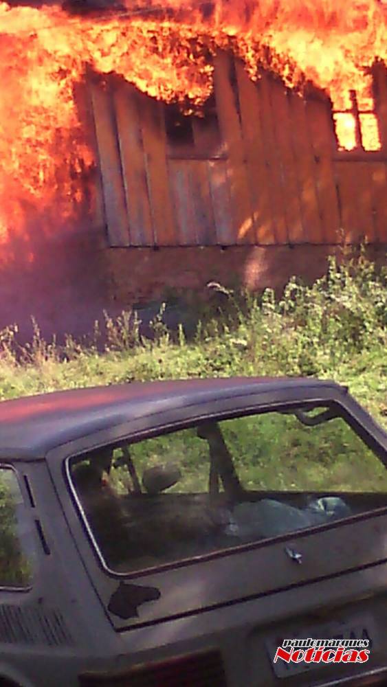 VÍDEO: Casa é consumida pelo fogo em Ijuí - foto 2
